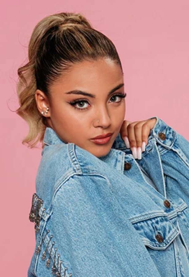 FrenchFreakUS's tweet photo. 🚨😱 WEJDENE ALLUME ANYME 😱

À la suite de ce Z-Event, Wejdene réagit ENFIN aux propos d'Anyme sur elle : 

🗣️ « Moi une industry-plant ? Mais toi si on t'enlèves l'humour misogyne et raciste il te reste quoi ? » 🔥👑 https://t.co/0jtK8gq8Gv