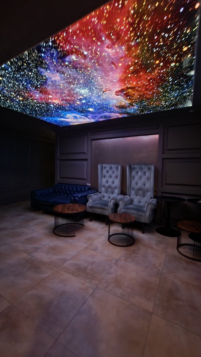 hot_icy_'s tweet photo. still present:
- showers w/ preview
- red LED lights,mirror,pool view at varsity shower

new to me:
- bright &amp; elegant lobby
- wet area strobe lights
- bar w/ cool ceiling
- oroom w/ top deck spanning across 2 beds

#alpha #alphasouth #alphapasay #laphasouthpasay @massage_alpha https://t.co/FCJnemhkXZ