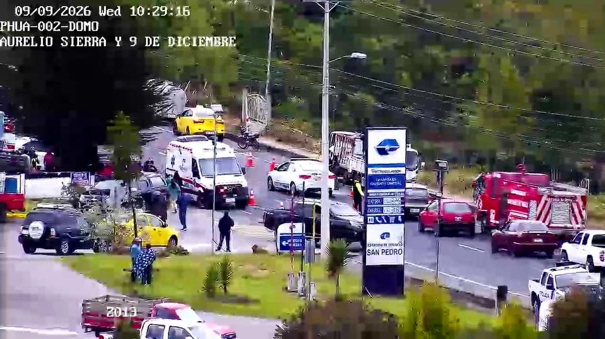 ecu911Ibarra's tweet photo. 📍 #Carchi | Desde el @ECU911_ #Tulcán se coordinó el despacho de unidades de @PoliciaEcuador @MovidelnorEp🚔🚓 @SaludCarchi 🚑 y #BomberosHuaca 🚒 tras recibir una alerta a través de la #LíneaÚnicaParaEmergencias 9-1-1 sobre un siniestro de tránsito en la vía Panamericana E35 a la altura de la gasolinera del cantón #Huaca.

Las unidades de primera respuesta se encuentran brindando atención a personas heridas🤕. 

🛣️ Existe congestión vehicular en el sitio, tenga precaución.