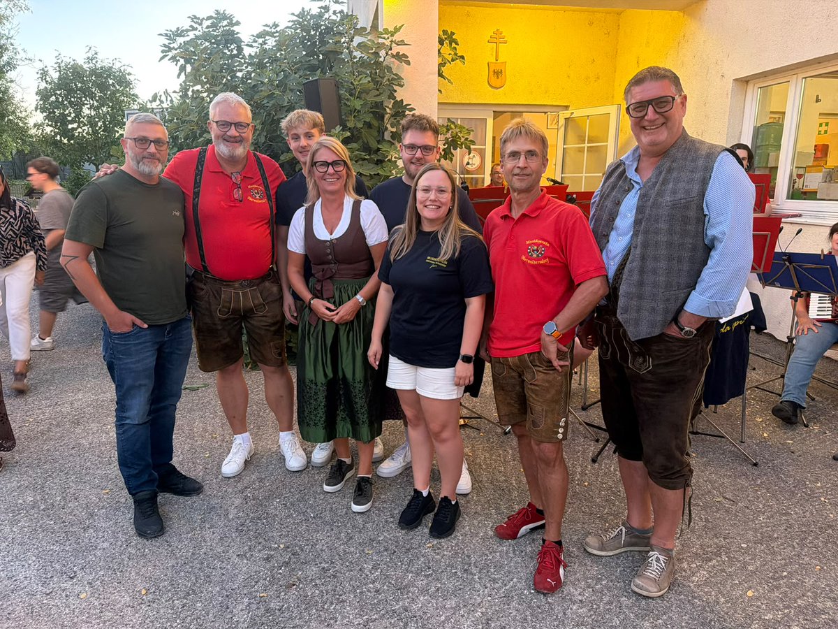 NachbarServus's tweet photo. Oberwaltersdorf: Melodien und Geselligkeit / Musikverein feierte mit Musik und guter Laune unter dem Motto "Ausg'steckt is".
#oberwaltersdorf #musik #musikverein #ausgstecktis #fest #blasmusik #matousek
https://t.co/nKWExyF2xC https://t.co/10usD2M9j0