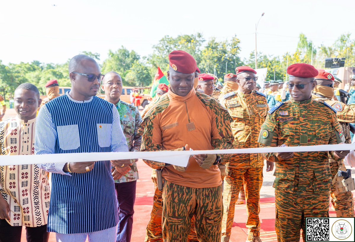 presidencebf's tweet photo. Le Président du Faso, Chef de l’État, le Camarade Capitaine Ibrahim TRAORÉ, Chef suprême des Forces Armées nationales, a procédé à l’inauguration officielle du complexe industriel Textile des Forces du Burkina Faso, (TEXFORCES-BF), ce mercredi matin https://t.co/jCq9xa6nia