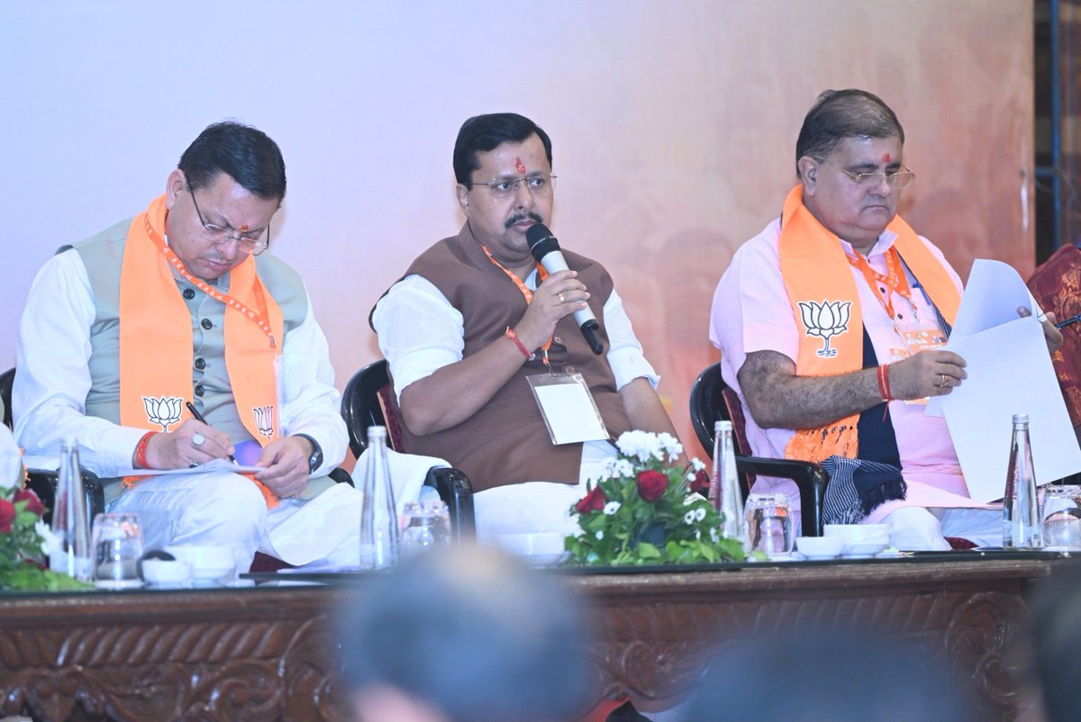 NitinNabin's tweet photo. आज उत्तराखंड प्रवास के दौरान हल्द्वानी में आयोजित प्रदेश पदाधिकारियों की बैठक में सहभागिता की।

बैठक में पार्टी संगठन की मजबूती, आगामी कार्यक्रमों की रूपरे��ा और राज्य के विकास से जुड़े महत्वपूर्ण विषयों पर सार्थक चर्चा हुई।

इस दौरान मुख्यमंत्री श्री @pushkardhami जी एवं प्रदेश अध्यक्ष श्री @mahendrabhatbjp जी संग अन्य वरिष्ठ नेतागण उपस्थित रहे।

@BJP4UK