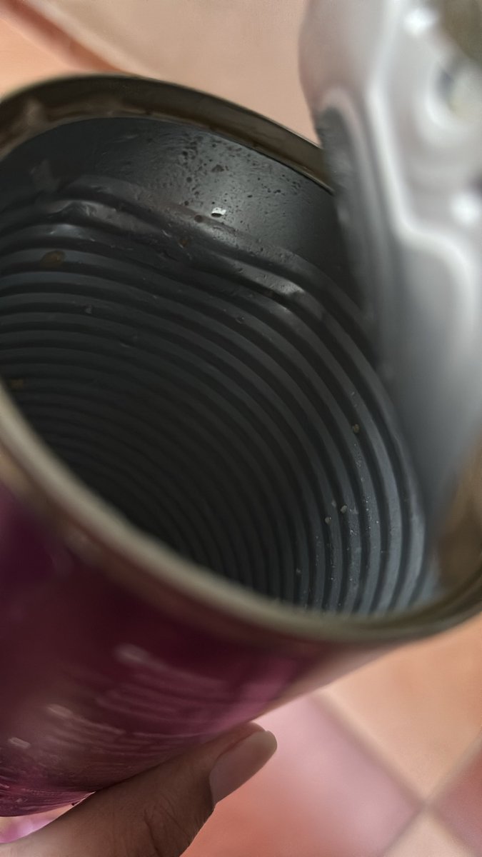 AeshahAlq17's tweet photo. @Ninjaappksa I placed an order last night, I had some issues with the cans being damaged, I didn’t raise a complaint thinking that it maybe edible from inside, but today when I used it, it has a really bad texture, the smell is bad &amp; no one wants to eat it &amp; ninja fails to help https://t.co/iMRSEGYX8h