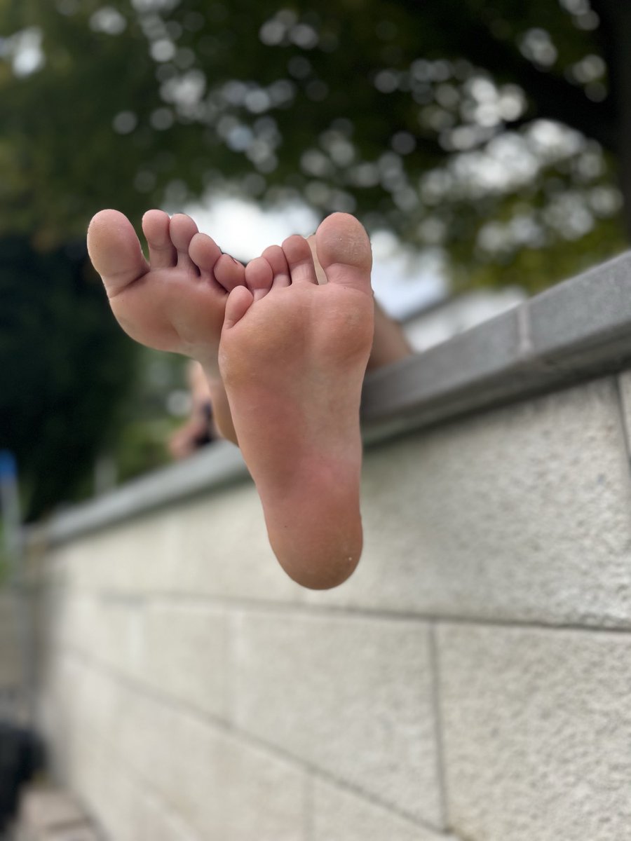 JuneBlk8's tweet photo. Summer may be coming to an end… ☀️🍂
But honestly? I’m already looking forward to cozy evenings, fluffy socks and warm foot baths. 🧦🛁

Maybe autumn isn’t so bad after all… 😉

Are you ready for autumn?✨ https://t.co/sxKEmpJoSE