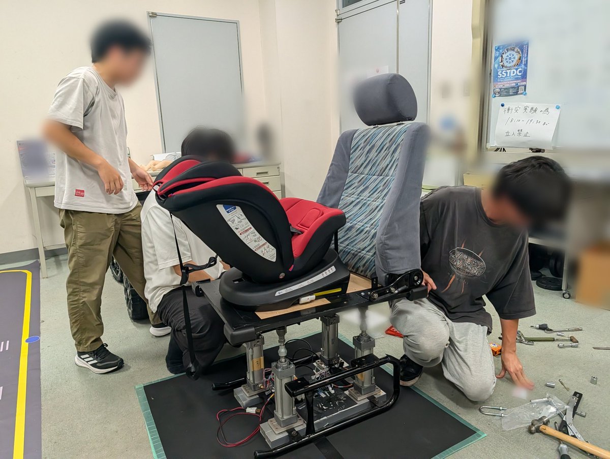 SUPERWIN657264's tweet photo. 自動車技術部の放課後
水曜日の部活動

学生安全技術デザインコンペティション(SSTDC)2次審査会の準備🔧

#自動車技術部
#HIROSHIMA_MOMIJI https://t.co/CBKaEMOE5L