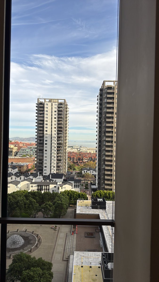 AhmedReza's tweet photo. SF days are jam packed, to the point where even I feel a bit worn out, but it’s his view wakes you right up https://t.co/jNVLh9wUXw