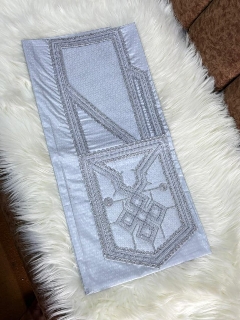Husteemclothier's tweet photo. Kaya iya Kaya. 

This going for 65,000. 
What else could ya ask for ? https://t.co/No9Zpkjyen