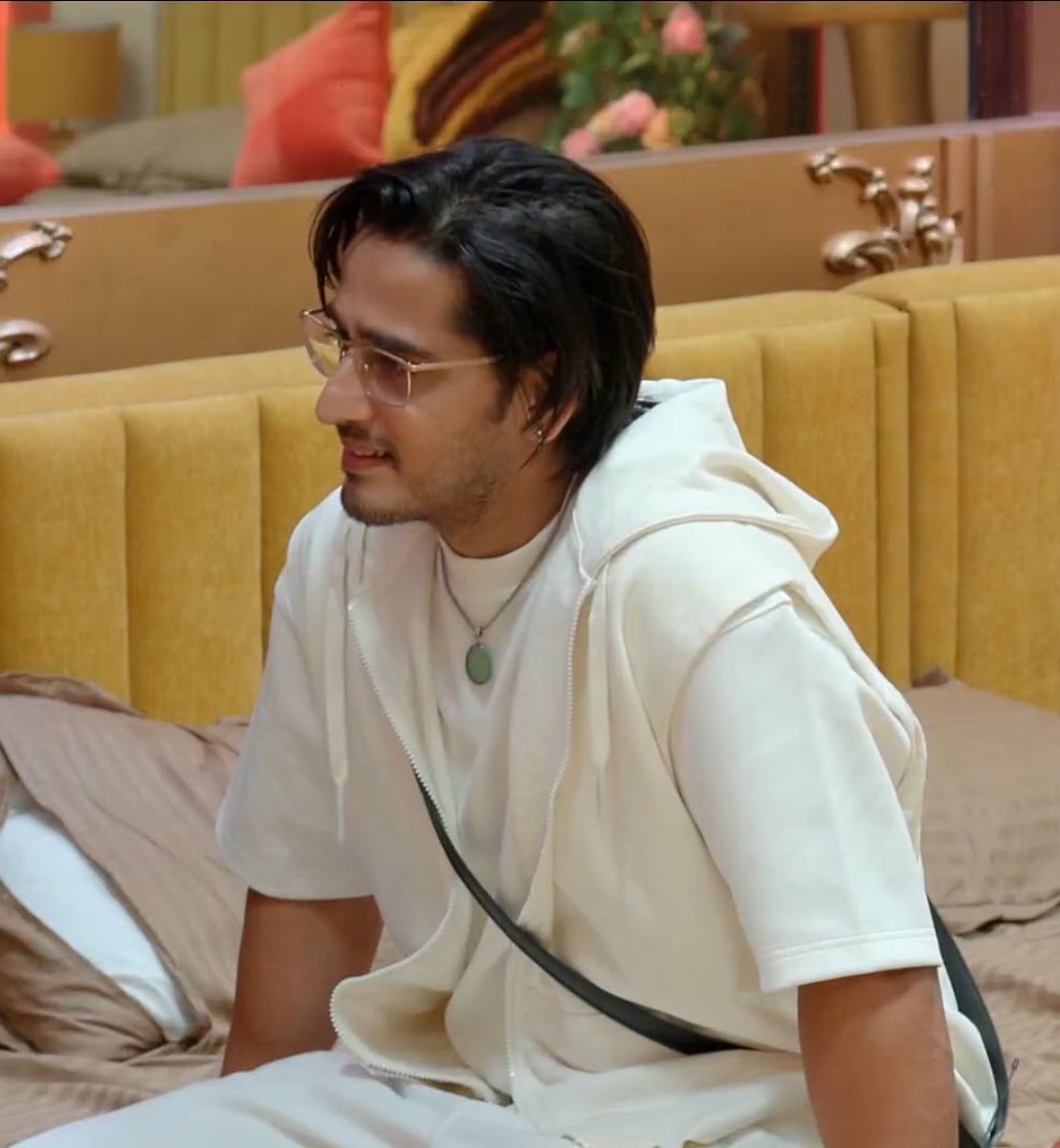 TheBiggBossGirl's tweet photo. Qazi: it’s not a singing show
Amrapali: it’s not a horror show also 🤣

Mic drop that!

#BB20 | #BiggBoss20 https://t.co/OwJpQTQcAQ