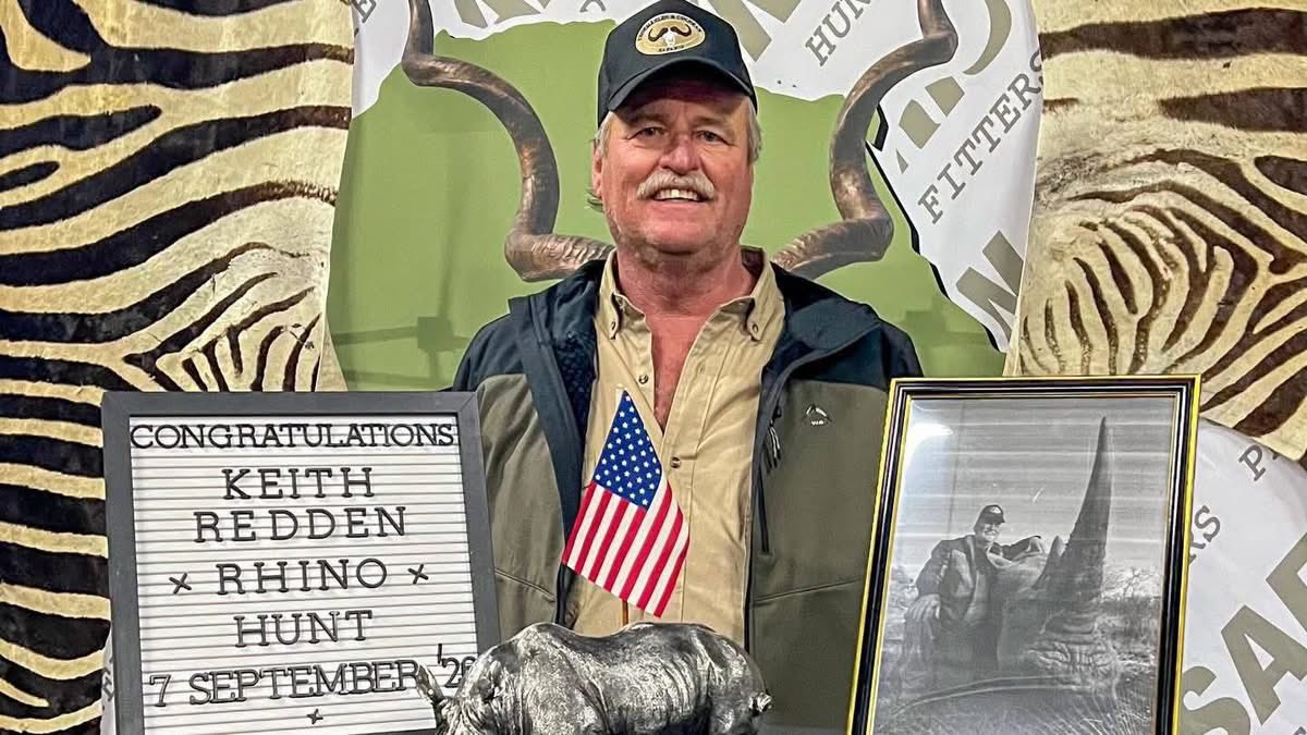 XposeTrophyHunt's tweet photo. Keith Redden (L) with the
rhino he hunted with Peter
Thormalein (R) of Thormalein
&amp; Cochran Safaris in Namibia.
A selfie &amp; then a shot to
celebrate death. Vile. 🤬
#BanTrophyHunting RT
@SARA2001NOOR @Angelux1111 @Gail7175 @Lin11W @Protect_Wldlife @PhaedraXTeddy https://t.co/T902xC7u1z