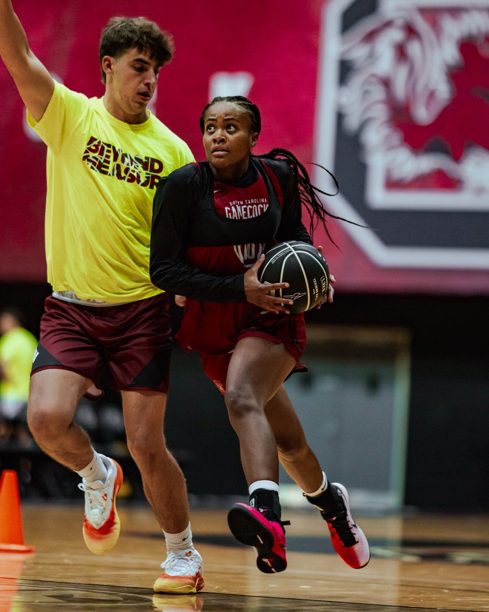 GamecockWBB's tweet photo. .@brooke_daniels2 came to Columbia ready to work! https://t.co/kwXvWLewvv