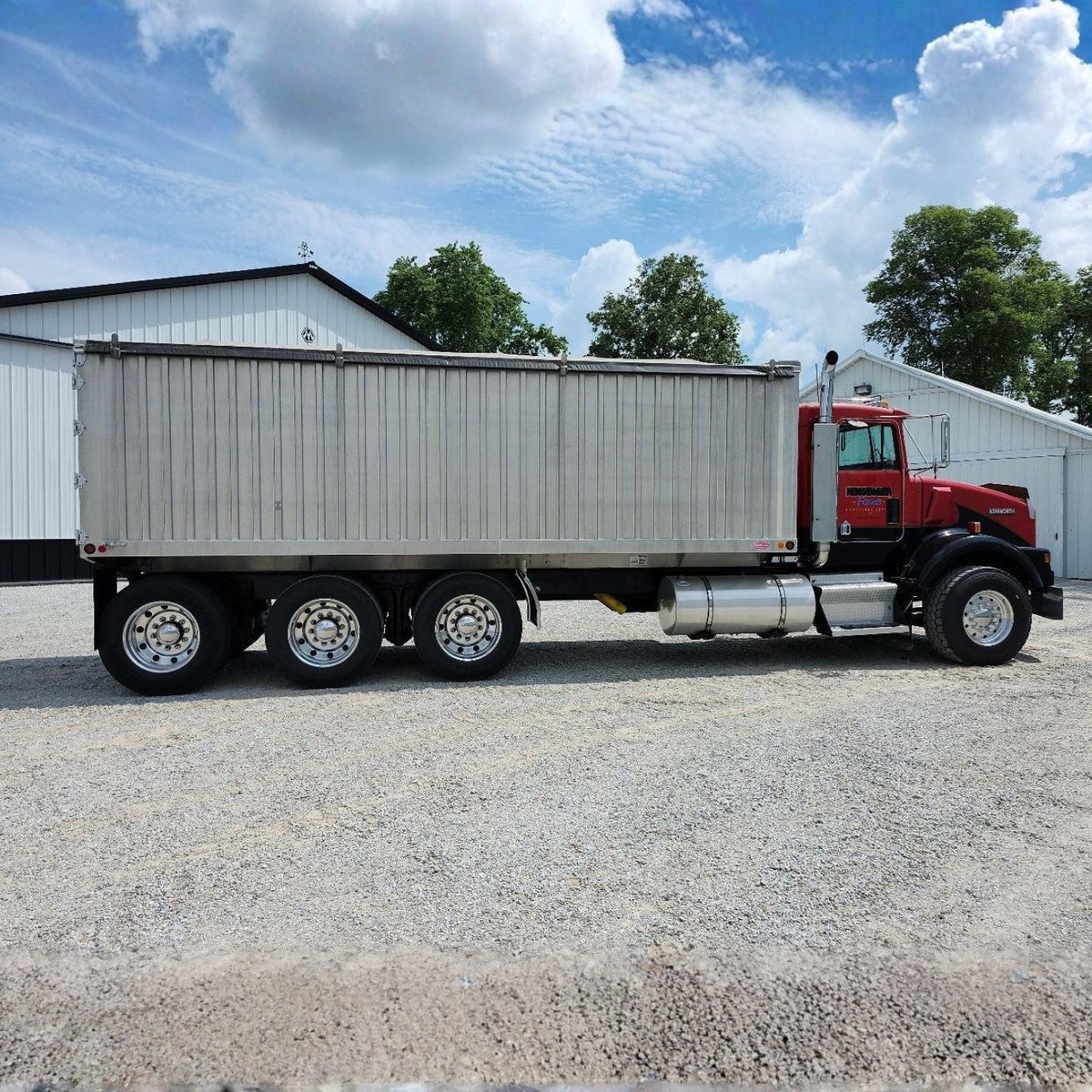 AuctionValues's tweet photo. Big Rig, Big Result 💰

This Kenworth didn’t just roll across the auction block—it rolled out with a $68,000 result. 🔥

Find thousands of auction results for FREE with your own AuctionValues account! 
🔗https://t.co/ZGTIXUn1kv
#GrainTrucks #TruckPaper #AuctionValues https://t.co/UPM3qoVqg6