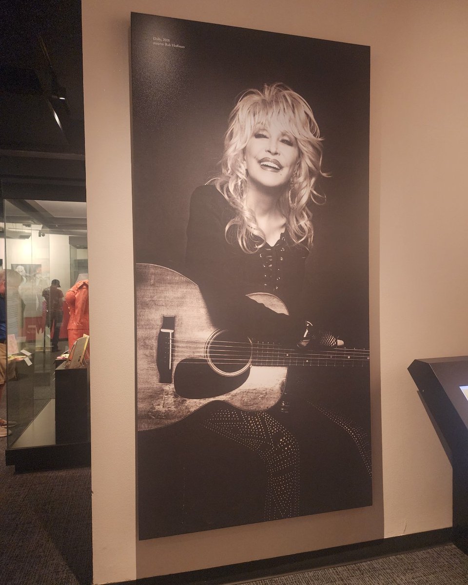 HotCountryCrew's tweet photo. Nashville pays tribute to Dolly Parton💙 Hot Country Program Director Gary Gamble recently took a trip to Nashville and captured these photos around the city and at the Country Music Hall of Fame.
You can win your way to Nashville with our Tour to Nashville 2026 contest! https://t.co/xQGbaQUxte