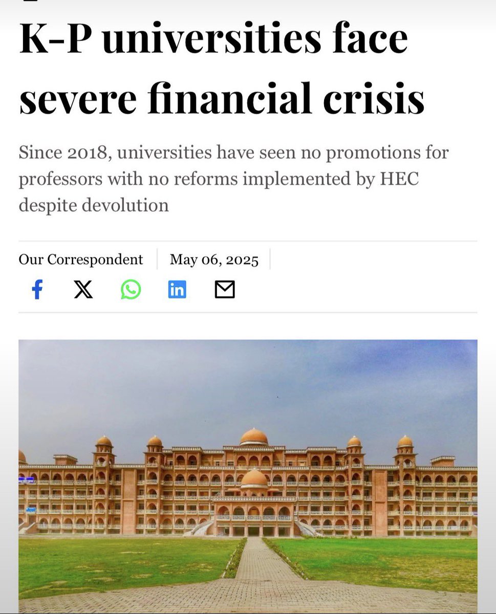 RanaAH22's tweet photo. This clown will never tell you that 
In Sindh, the PPP-led govt  has once again increased the education budget; a clear commitment to investing in the future

Meanwhile, in Khyber Pakhtunkhwa, universities are facing bankruptcy under the corrupt PTI government https://t.co/UWAC11NW3i