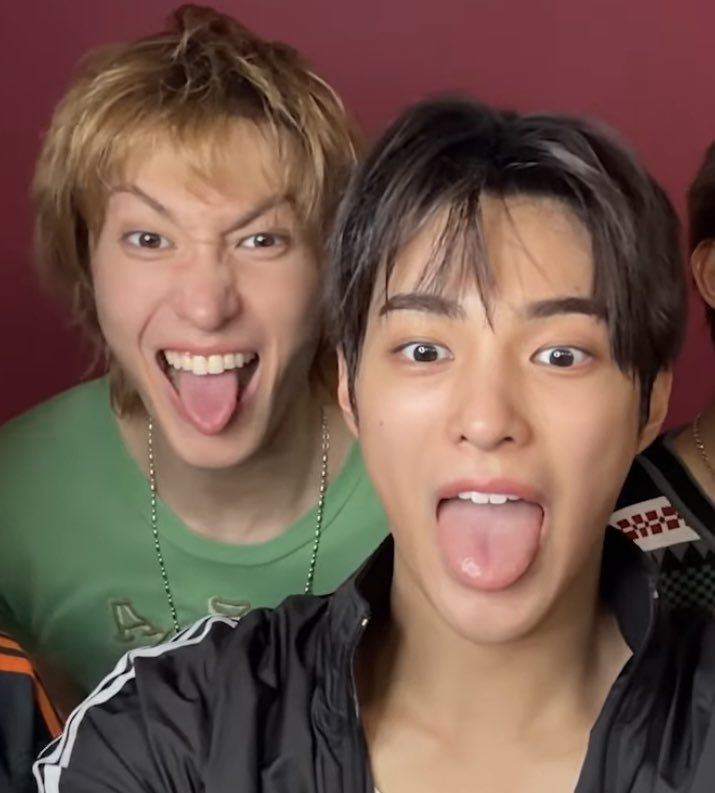 momoxxmy_'s tweet photo. 😛😛 https://t.co/kZgjRRldpQ