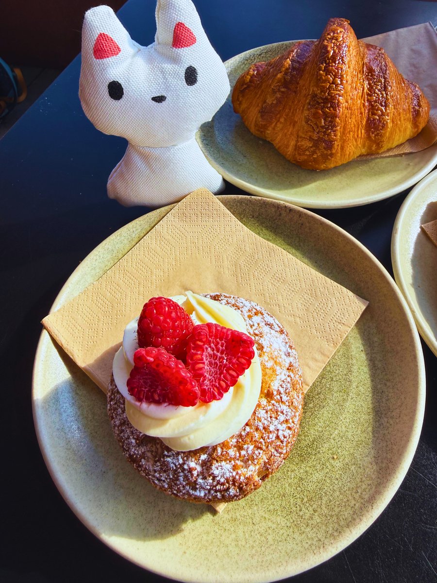 catghostneo's tweet photo. 美味しかったにゃ。
おすそわけするにゃ🥰
#ねこおばけ
#catghost
#ユキ https://t.co/9JLzDAA5LT