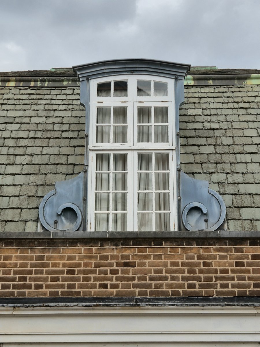 GeraldM64883070's tweet photo. Chelsea #windowsonwednesday #streetsoflondon #lovelondon https://t.co/UzVoy2gZX8