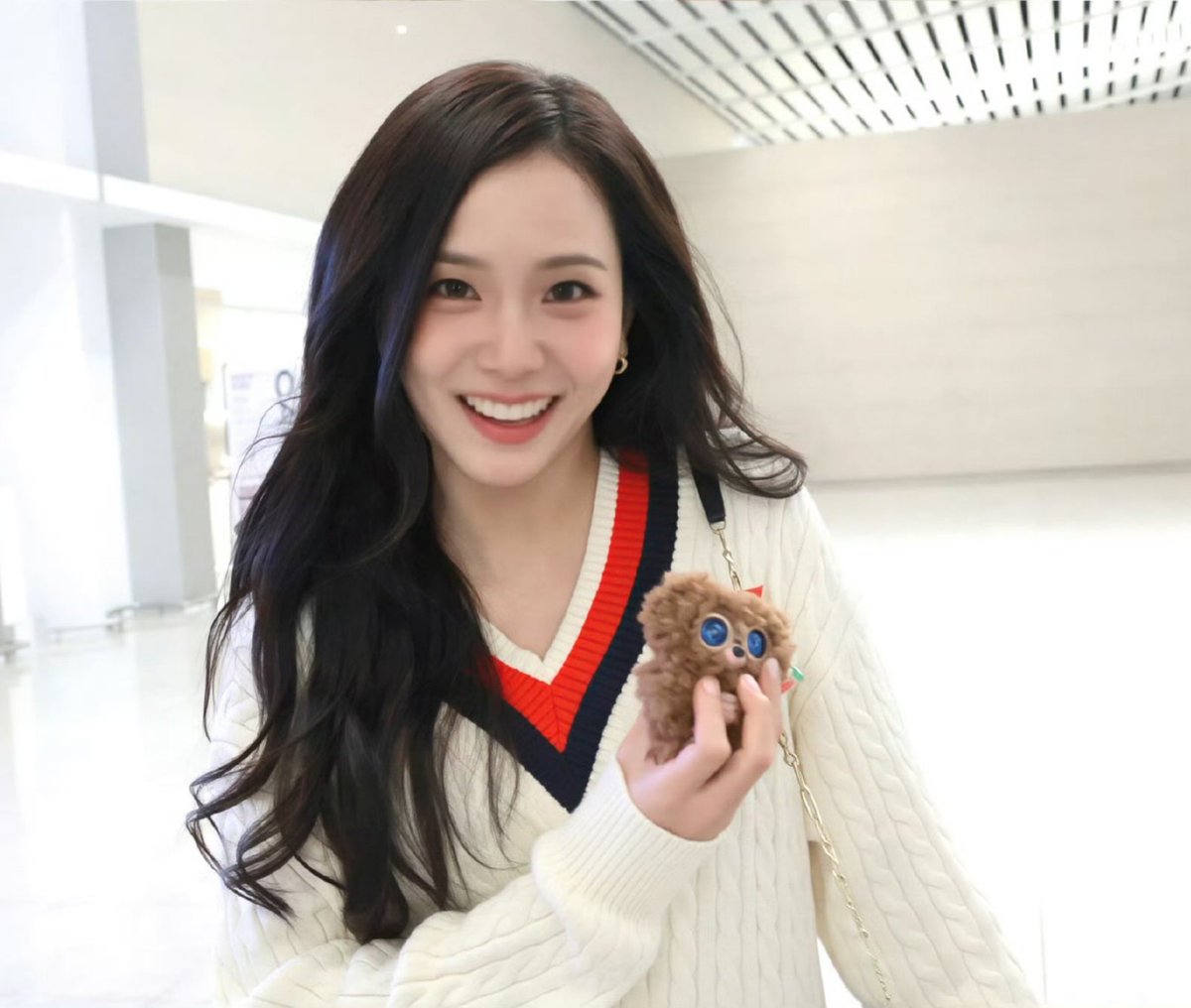 veronicajisoo's tweet photo. may she never stop smiling https://t.co/i8pQBEudUK