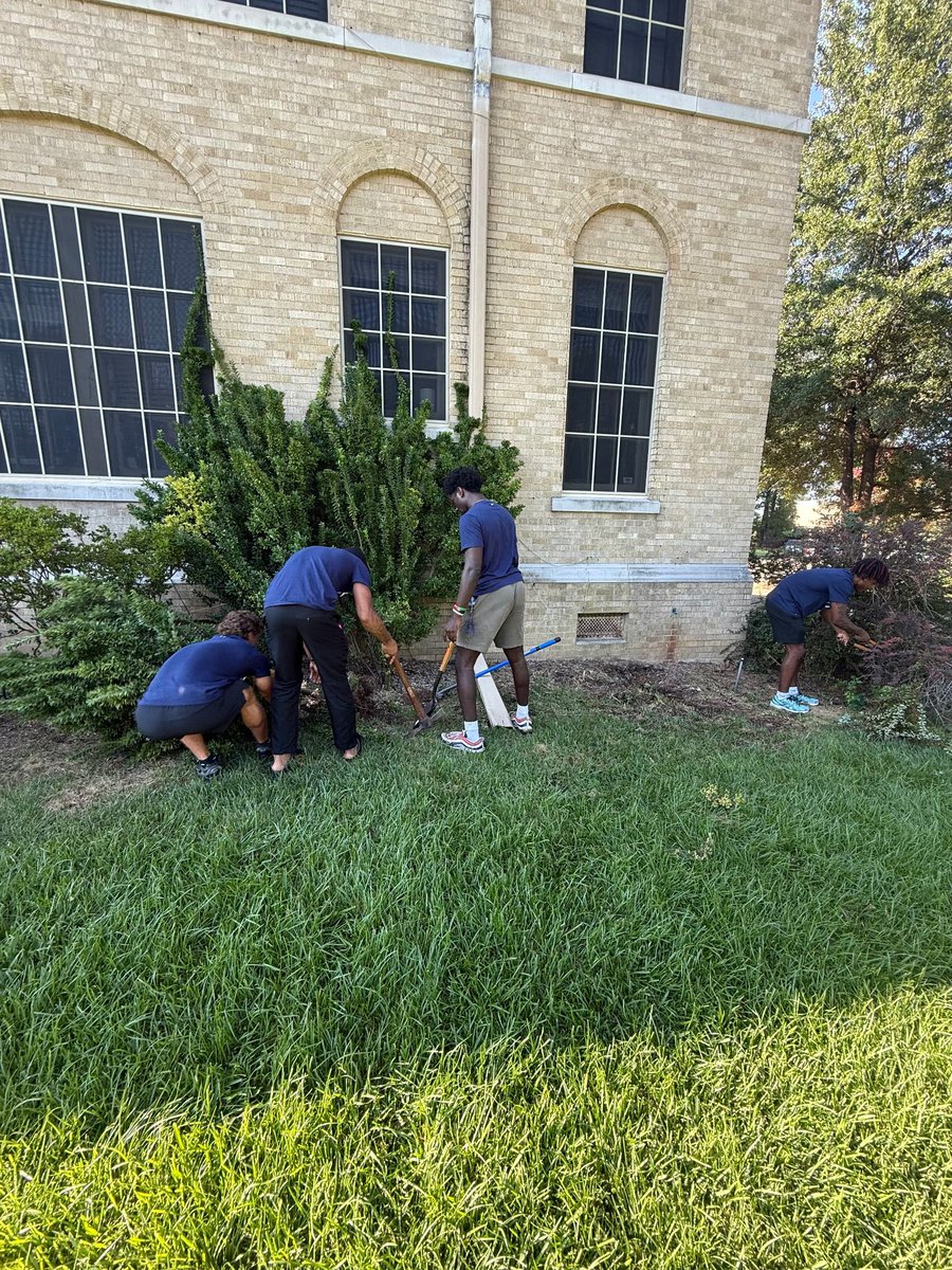 TAMUT_football's tweet photo. The best ability is availability!
Great day serving TXK
#UnityInCommunity
#RISEUP https://t.co/P2ZNMHcXR6