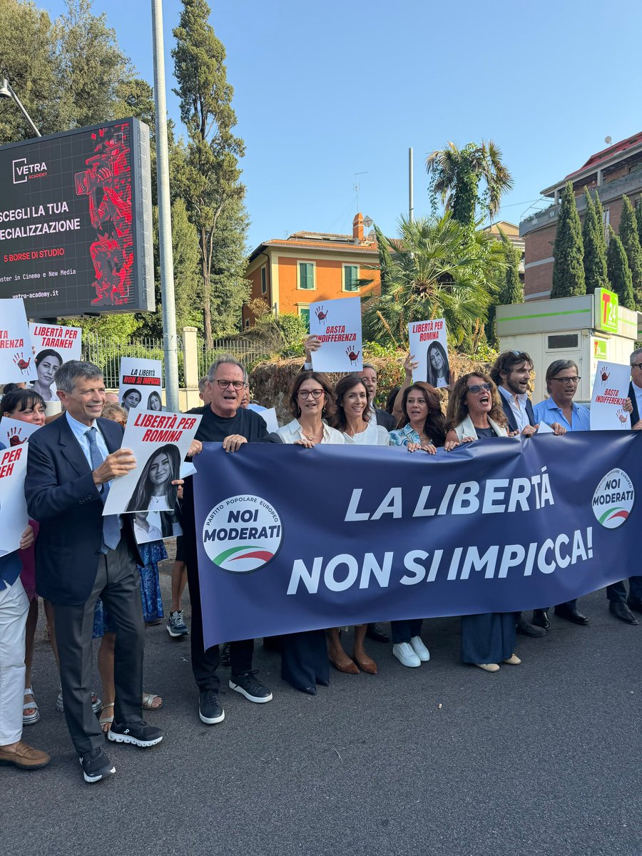 SaverioRomano's tweet photo. Oggi in piazza davanti all’Ambasciata dell’Iran per #Taraneh e #Romina #Rahimi, due giovani donne condannate per aver chiesto #libertà. Contro la pena di morte e la repressione, l’Italia non può restare in silenzio. 🇮🇹🇮🇷 #Iran #NoAllaPenaDiMorte https://t.co/FOnYrA74Vo