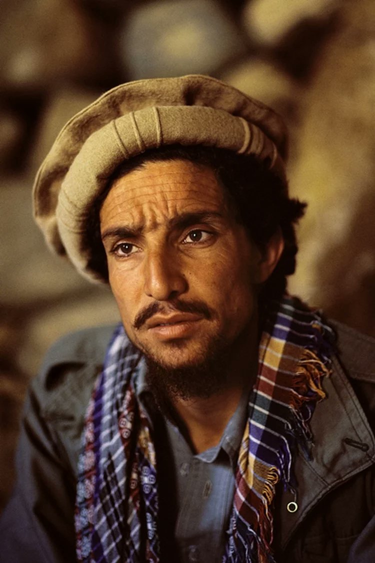 TheatrumBelli's tweet photo. 9 septembre 2001 : assassinat du commandant #Massoud. (#Afghanistan).
Deux faux journalistes tunisiens en provenance de #Molenbeek (foyer #islamiste en #Belgique) font exploser une caméra piégée devant le chef de l’Alliance du Nord, dans le nord-est de l’Afghanistan. Deux jours avant les attentats du 11 septembre, la disparition du principal adversaire des talibans prive le pays du seul chef capable de fédérer une résistance armée.
---
https://t.co/OKgPTbvkyv