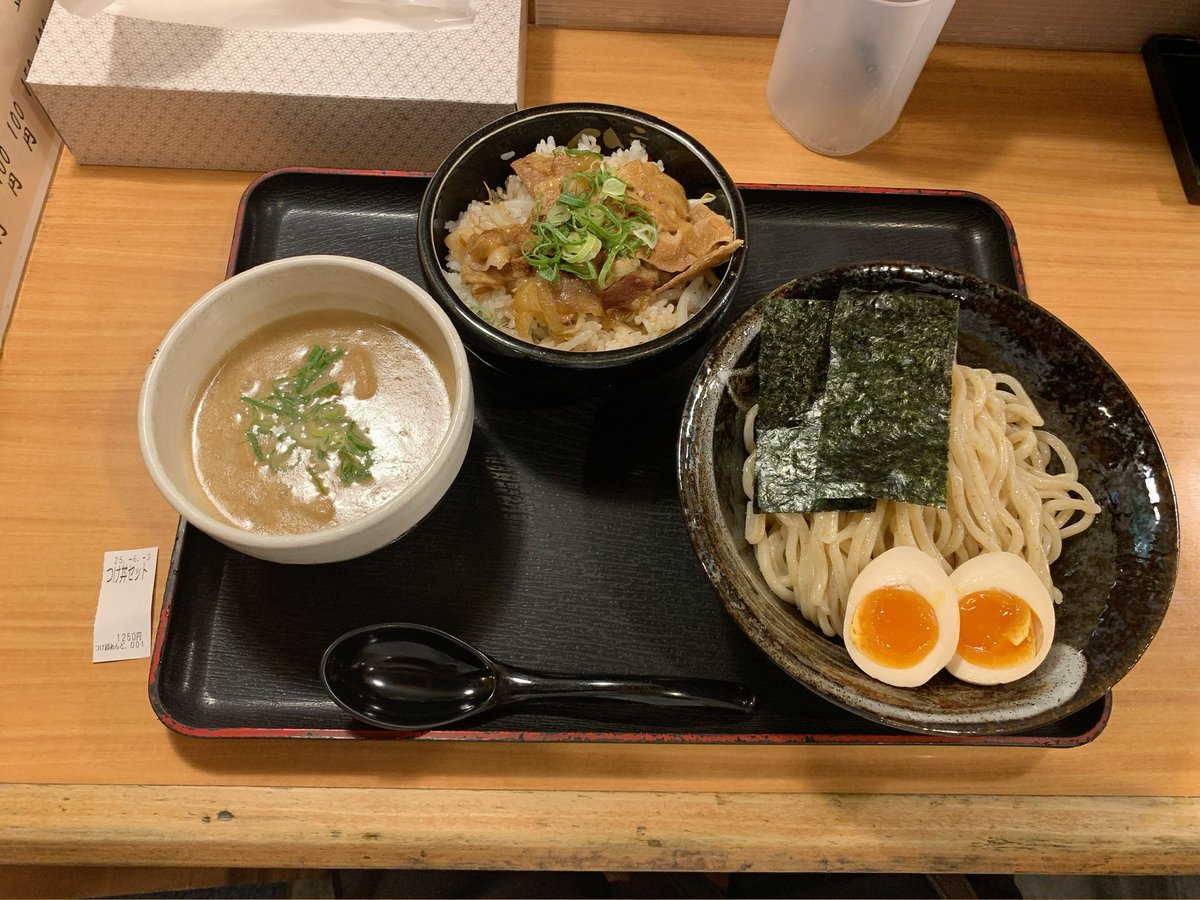 OnakahettaYS's tweet photo. 二男坊second豚骨つけ麺あんど、
(福岡 キャナルシティ5Fラーメンスタジオ)
つけ丼セット 1250円
つけ麺並 豚骨 麺冷
ミニ肉丼
地下鉄一日乗車券特典 煮玉子(150円)無料

濃厚スープに太麺がピッタリでした！ https://t.co/9PfWPkFyfG
