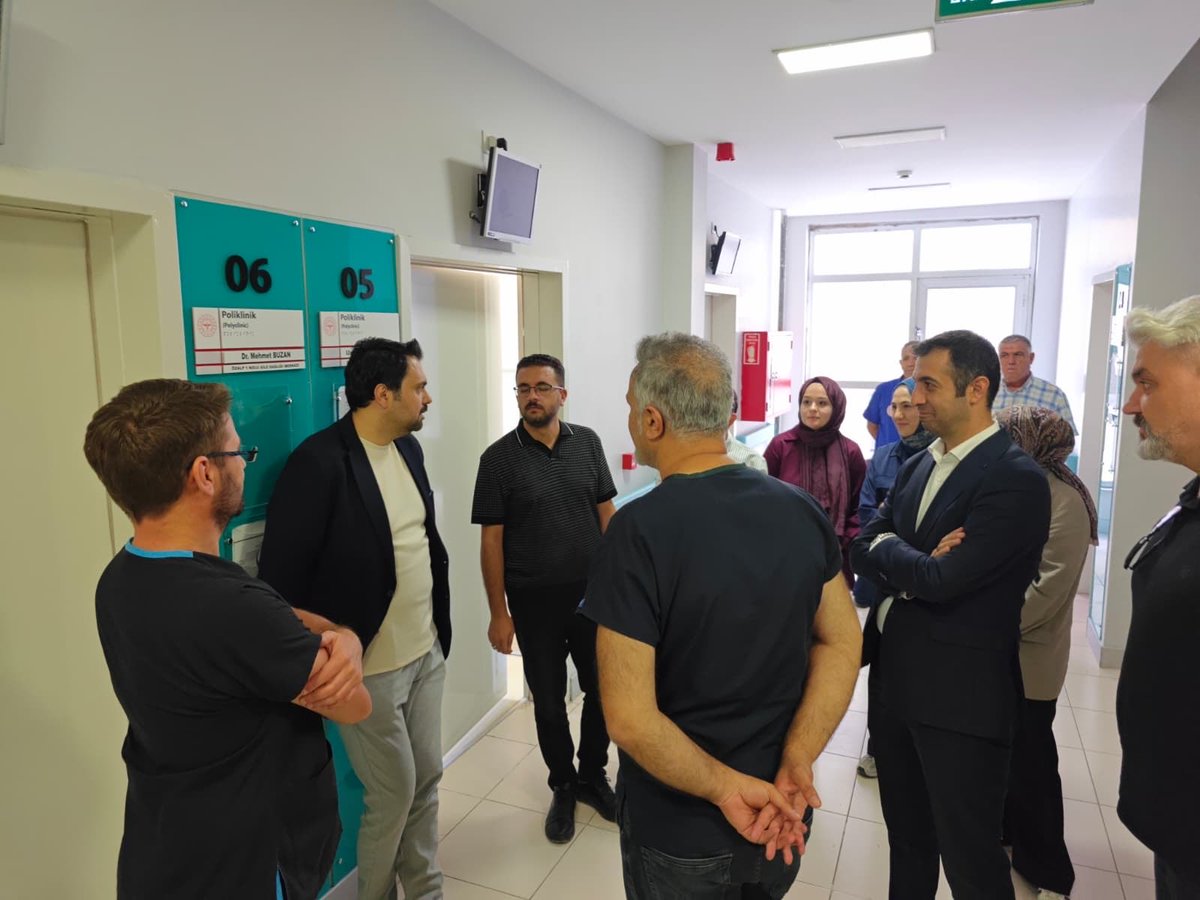 drmuhammedtosun's tweet photo. Özalp ve Saray ilçelerimizi ziyaret ettik. Sağlık tesislerimizi ve bu tesislerimizde fedakarca hizmet eden hekim ve sağlık personellerimizi ziyaret ettik. Hizmeti daha da geliştirmek adına hekim, sağlık perosnelleri ve idarecilerimizle istişarelerde bulunduk.  
Hasta ve hasta yakınlarına geçmiş olsun dileklerimizi ilettik.
Daha sonra Özalp ilçemizde yapımı devam eden 
— Ağız ve diş sağlığı merkezi 
— Sağlıklı hayat merkezi-aile sağlığı merkezi ve acil sağlık istasyonu 
yatırımlarımızı yerinde inceleyip süreç hakkında bilgi aldık. @saglikbakanligi @drmemisoglu @tcvanvaliligi @valiozanbalci75