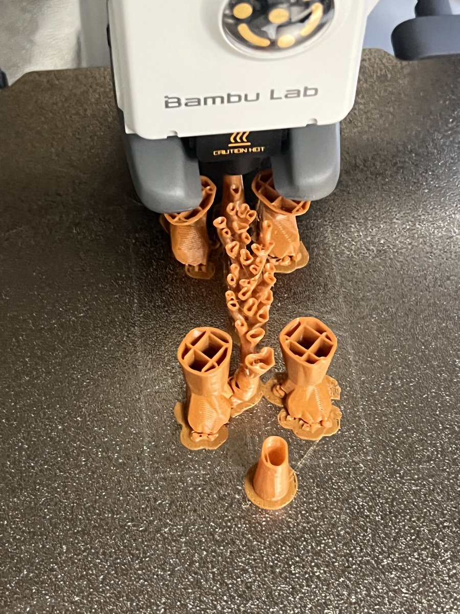 RuralTechFund's tweet photo. "These projects move students from technology consumers to technology creators. Students identify a need, design a solution, test their ideas, make improvements, and ultimately create something that benefits others." Ms. Atcher, Taylorsville, KY 🧠 https://t.co/eBLlTo8G33