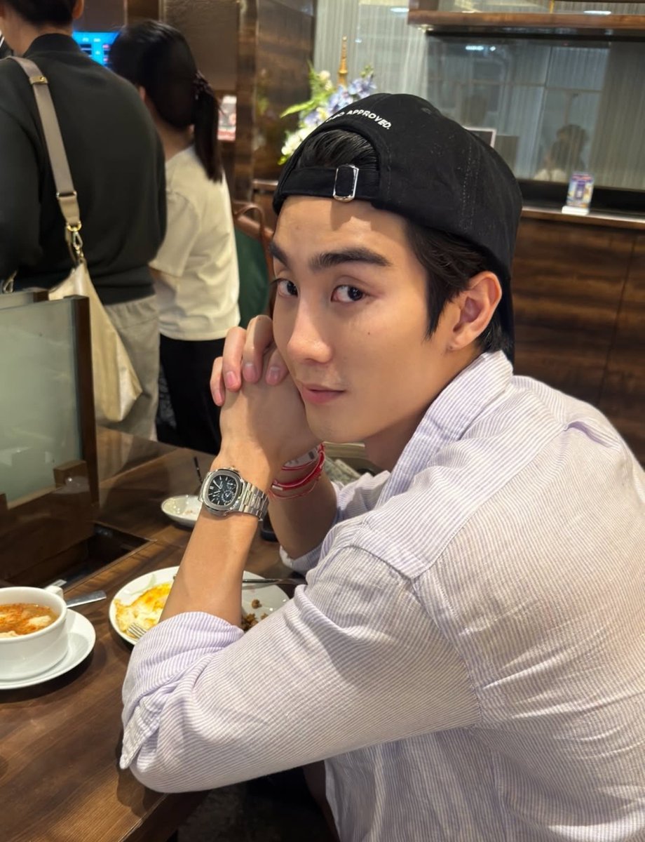 kkasiboo's tweet photo. book's pov 🥺 https://t.co/S2SbrtWARF