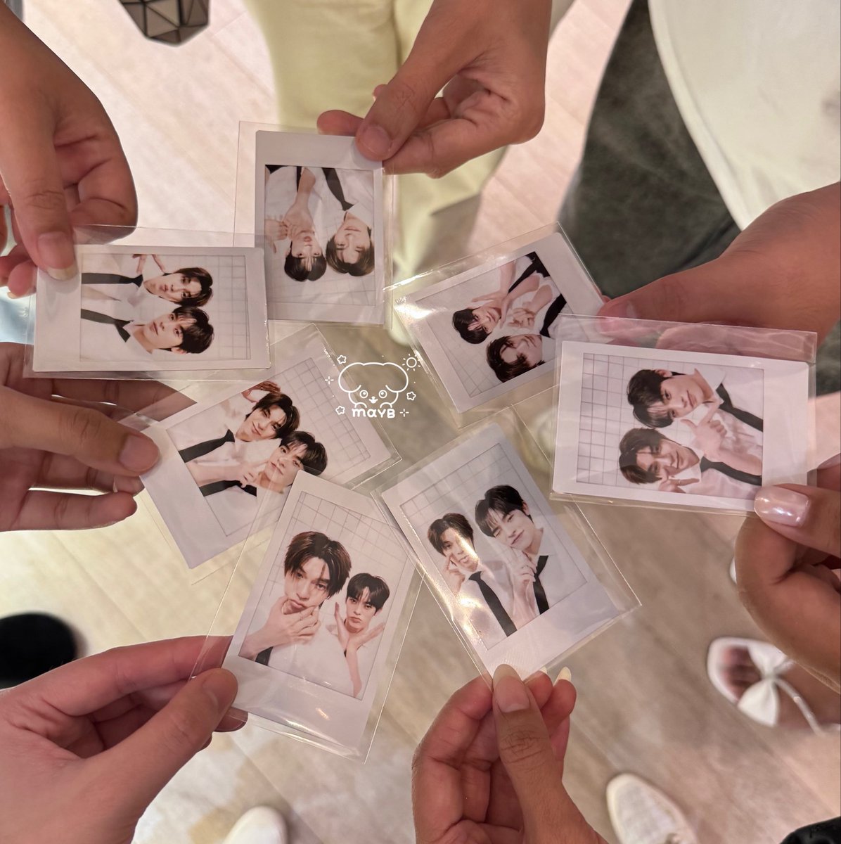_mayphuu's tweet photo. lucky fan ครั้งแรกของผมมม🫶🏻 

— ขอบคุณตี๋ป๋อที่ทำให้ผมเจอเพื่อนใหม่ ขอบคุณทุกคนที่เก็บผมไปเลี้ยงด้วย น่ารักกันมากกกๆๆๆ หวังว่ารอบหน้าจะได้ลัคกี้ด้วยกันอีกนะค้าบ🥺💟

#teeteepor https://t.co/U3fEfixvnm