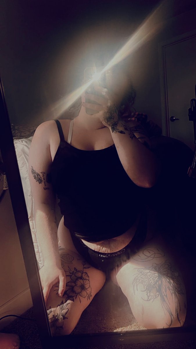 Prettypoison890's tweet photo. Maybe I should’ve kept this one to myself… 👀🖤
But I figured I’d give you a little preview of what you’re missing.
This is only the beginning 😈
Full version on my page ↓ https://t.co/JzHjgdc0L9