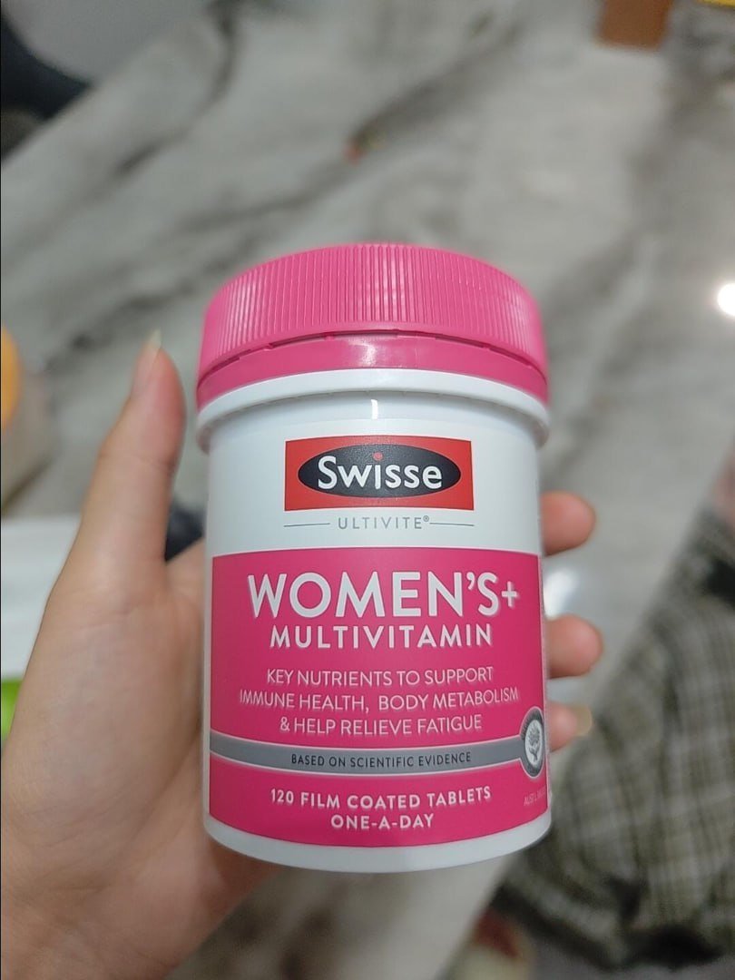 Mariajkw94's tweet photo. I really have to complain about these Swish vitamins. They're made for cows, right? They're so big, and even when you break them open, they're so long and wide that they're hard to swallow. They also taste terrible. https://t.co/Nh261CQ29N