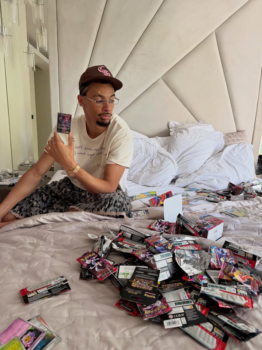 AnythingLFC_'s tweet photo. Just Hugo Ekitike ripping some Pokemon packs and packing a Mewtwo 🔥 https://t.co/VueljQq71s