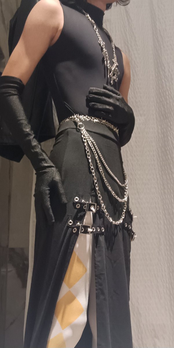 Wheel_0fFortune's tweet photo. Got more chains, I think it looks better now, #femboy https://t.co/qLJZo5uxMi