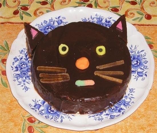 JonathanSims_'s tweet photo. I tried to make the cake myself this year... it doesn't look as pretty, but Martin said it's delicious so... https://t.co/nDwLfafItE