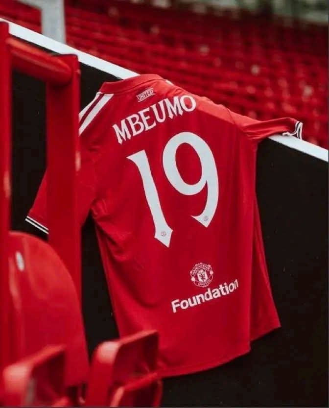 Halvinebukachi's tweet photo. 📸 For the first time ever, MU_Foundation's logo will feature on our shirts in the UCL this season ❤️
We are winning this💪📌

Let go reds🔴 https://t.co/d4y5SXsYSY