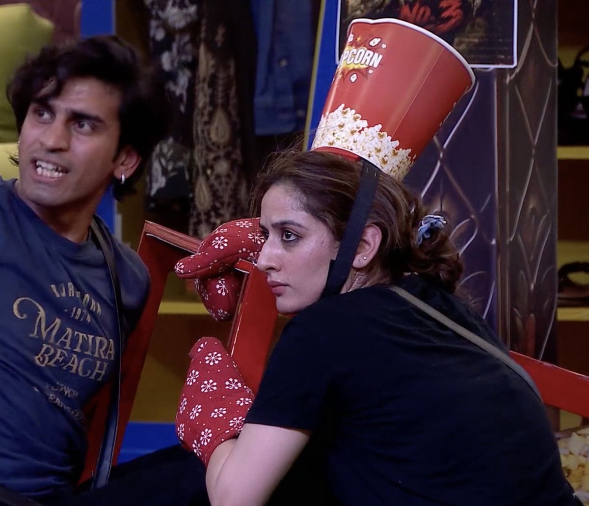 AK_KING43's tweet photo. WHAT A TASK PERFORMANCE BY UDITI

ROADIES ACE PERFOMER KA PURA BOX ULTA KARDIYA 👏👏👏

VOTING AND ROOTING FOR HER

 #UditiSingh #AmaalMallik #BiggBoss20 https://t.co/6993enb8nh