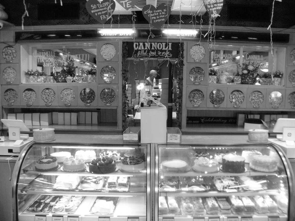 denaro_jus27408's tweet photo. @justenaro Scialo Bros Bakery (Federal Hill) 9/9/26 Atwells Avenue Providence, Rhode Island https://t.co/RWuYe0ySpC