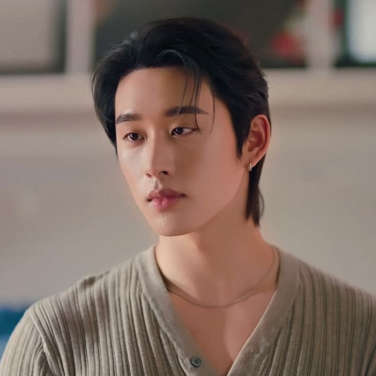 willyuuhm's tweet photo. looking back at all of Est's previous and recent roles, damn he really is a versatile actor 🥹 

i mean just look at Thiu, Po, Mok, and Moth 😭 https://t.co/3mG7gQZbGU