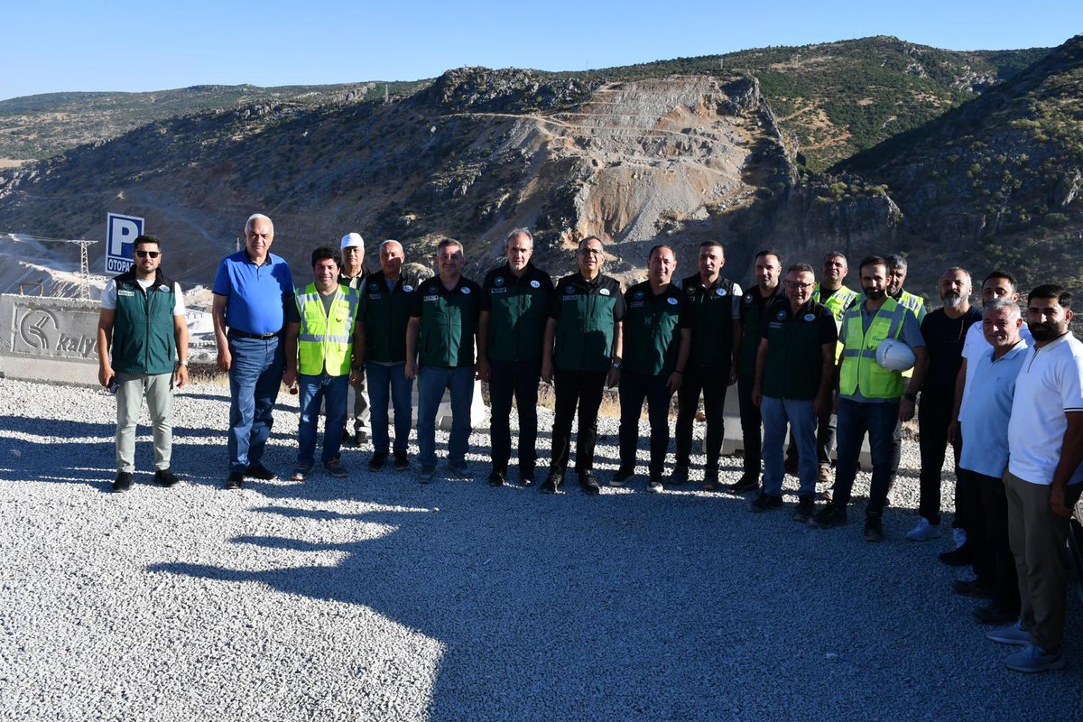 dsi_10_blgmd's tweet photo. Genel Müdür Yardımcımız Sayın Mehmet Ekinci, Sulama Dairesi Başkanı Oğuzhan Bektaş, Jeoteknik Hizmetler Dairesi Başkanı Ayhan Koçbay ve Bölge Müdürümüz Zafer Akın ile beraberlerindeki heyet Babakaya ve Silvan Sulama Tünelleri projelerinde yerinde incelemelerde bulundular.

⬇️⬇️⬇️ https://t.co/swAAcgYr2B
