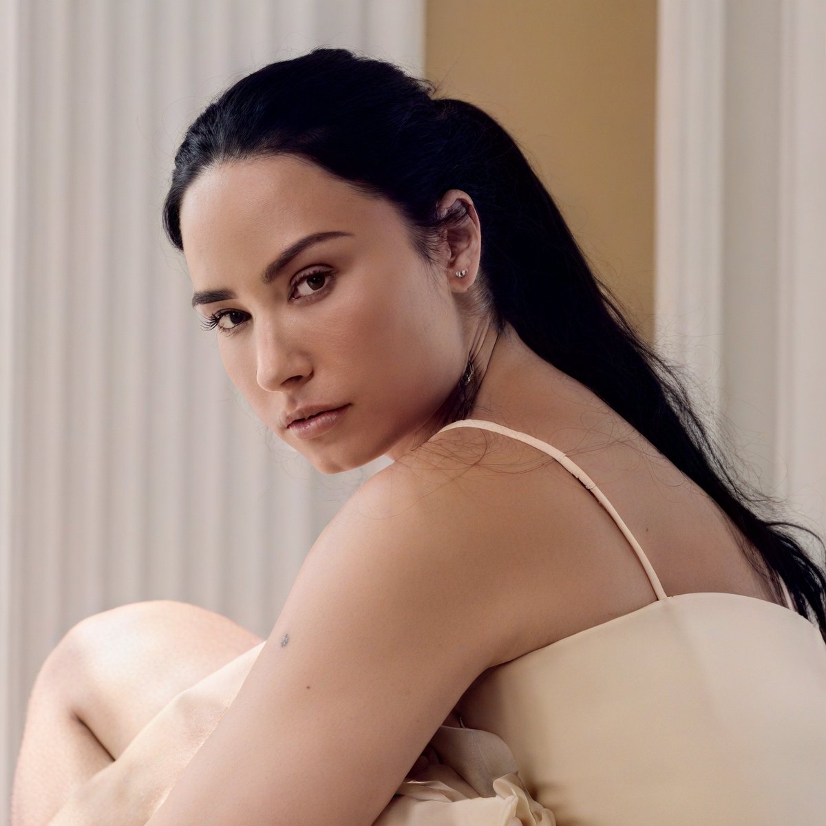 xddlevermore's tweet photo. Demi Lovato Lutes everyone tune in! https://t.co/yIIrxAjOxI