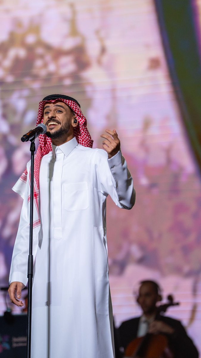 AyedsUniverse's tweet photo. لقطات الوصلة الثانية من #ليلة_عايض 📸💙 https://t.co/e2h94T9Mr7