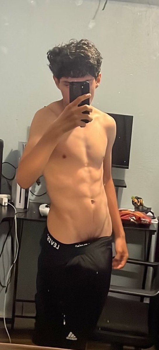 rafaelpnht's tweet photo. cheguei da escola agora pouco, alguém pra conversar? 😵‍💫🥴
 #pintoawards #brotheragem #broderagem https://t.co/vpIQxDRHl6