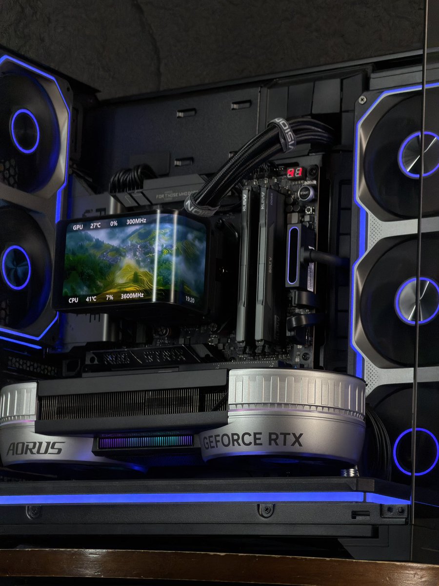 bit0th's tweet photo. ما شاء الله ، 

الله يبارك ل متعب 

تجميعات المتجر @Bitbybitpc 

المواصفات : 

- RYZEN 9 9950x3D 
- ASUS ROG STRIX X870E-E WIFI 
- klevv 32x2 64GB 6000MHz CL30 
- AORUS RTX 5070 TI 16GB INFINITY 
- TR WONDER VISION 360mm 
- CORSAIR RM1000e GOLD ATX3.1 
1TB 7400MB/s 
4TB 7400MB/s 

JONSBO XA 360+360+240
ASIAHORSE 24PIN