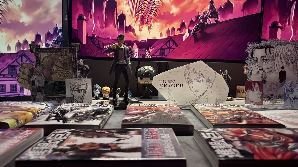 Daylewis_'s tweet photo. #aotday My Attack on Titan collection https://t.co/reAZLA2t2O