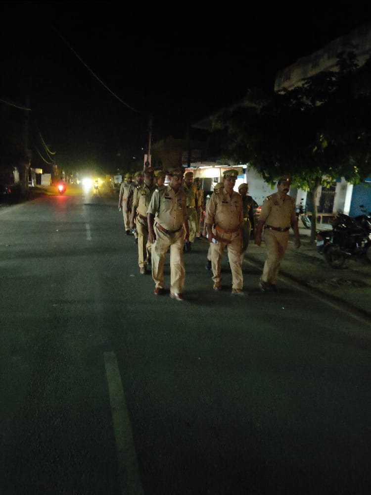 raebarelipolice's tweet photo. #SP_RBL @Ravi_KumarIPS के निर्देशन में जनपदीय पुलिस द्वारा अपने-अपने थाना क्षेत्र अन्तर्गत शांति एवं कानून व्यवस्था के दृष्टिगत पैदल गश्त की गयी-
@Uppolice
@dgpup
@Igrangelucknow
@adgzonelucknow https://t.co/K6lJMkRxsF