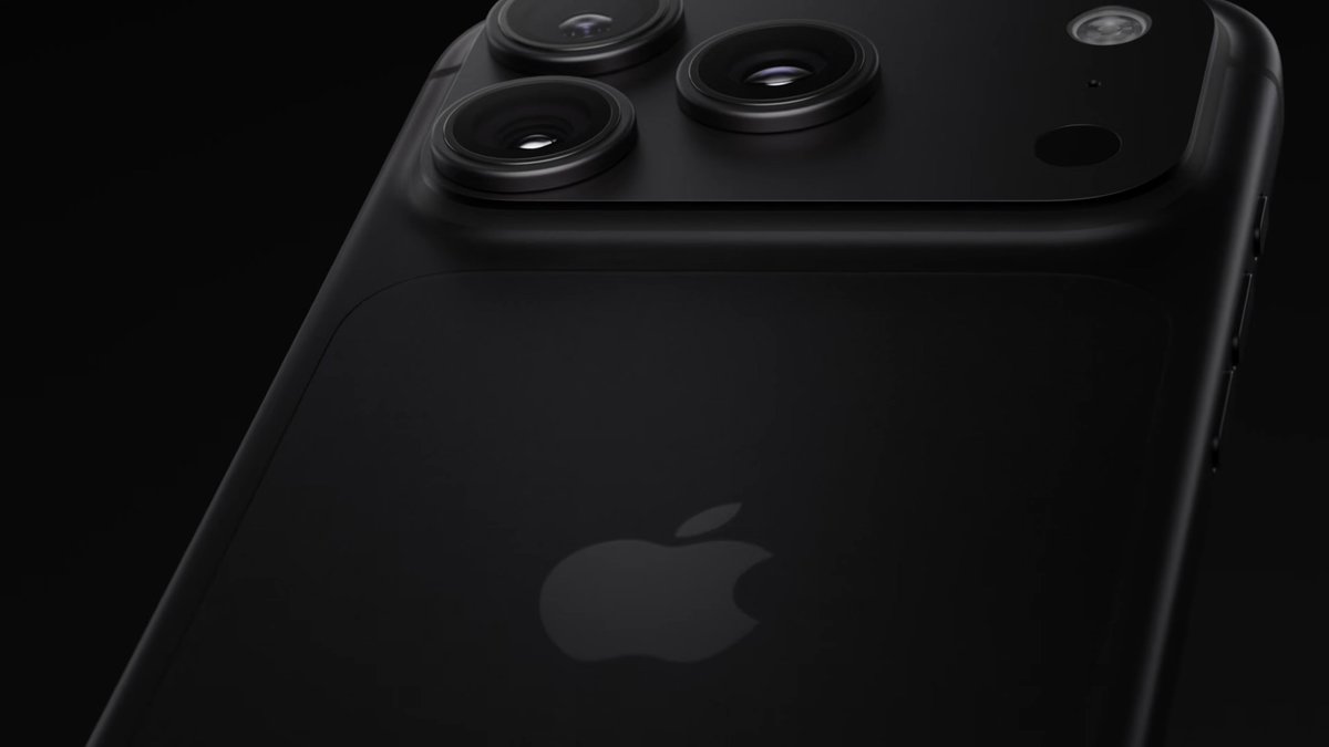 theapplehub's tweet photo. The new iPhone 18 Pro colors 🔥 #AppleEvent https://t.co/tYWFC2MJe3
