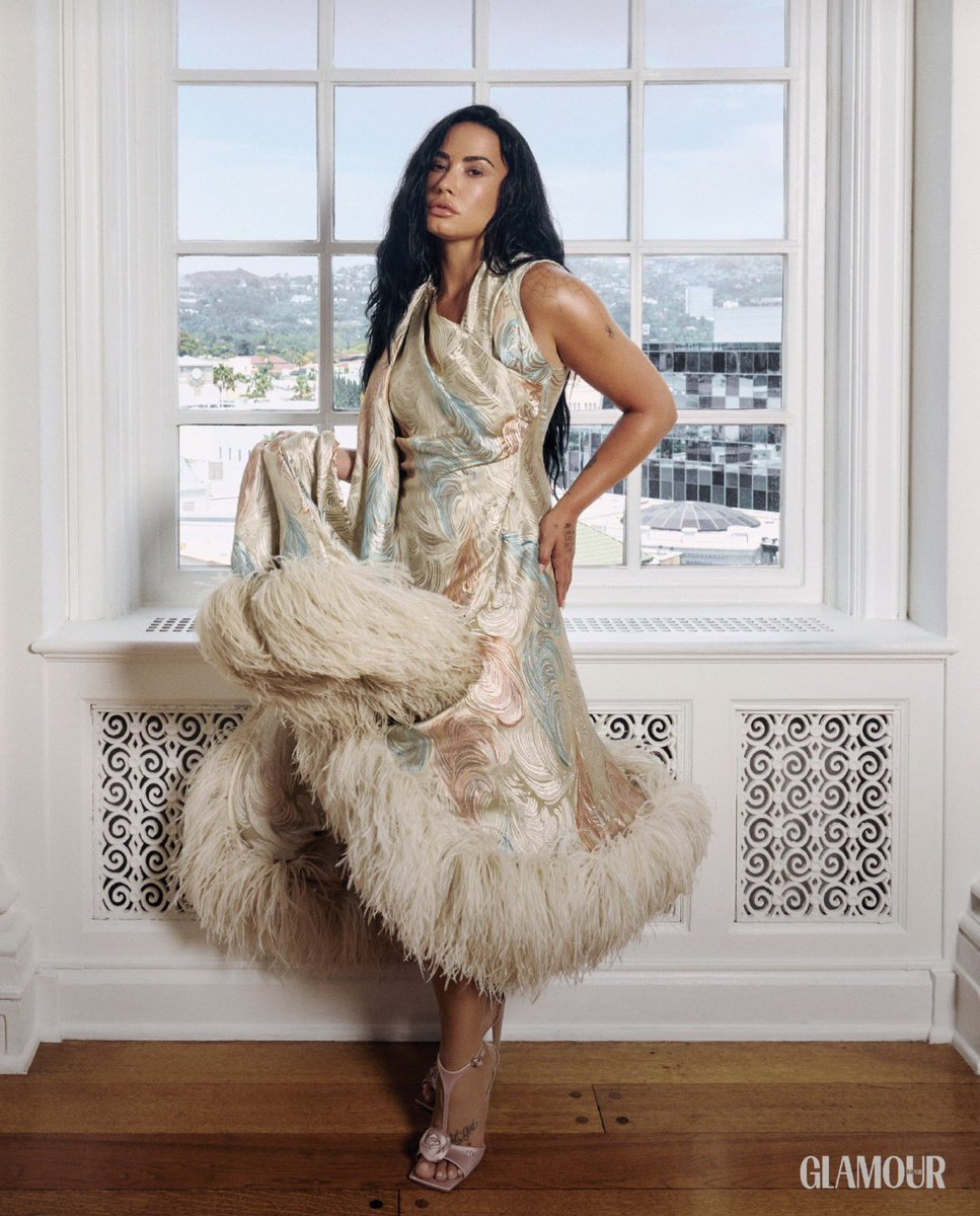 JCMDNews's tweet photo. Demi Lovato looks gorgeous for Glamour Brasil. https://t.co/rA22bevCqd