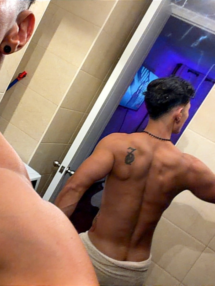 tatandot's tweet photo. Hey #boy #boyz #hot #chile https://t.co/zp9VMkEunF
