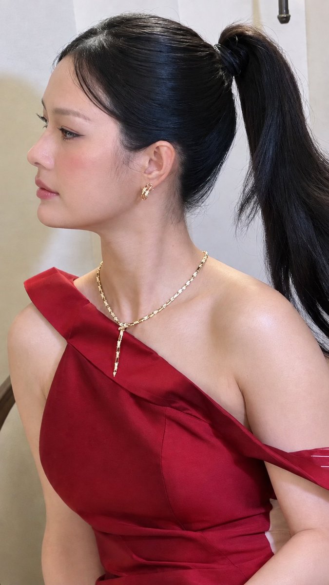 vosbain's tweet photo. HER SIDE PROFILE MY GODDD 😭😭

MILKPANSA VOGUE GALA26 
#VogueGala2026xMilk https://t.co/1DVaswmQHs