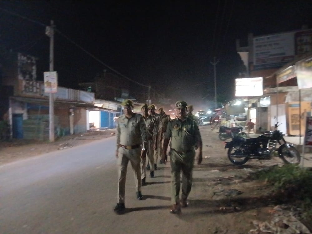 raebarelipolice's tweet photo. #SP_RBL @Ravi_KumarIPS के निर्देशन में जनपदीय पुलिस द्वारा अपने-अपने थाना क्षेत्र अन्तर्गत शांति एवं कानून व्यवस्था के दृष्टिगत पैदल गश्त की गयी-
@Uppolice
@dgpup
@Igrangelucknow
@adgzonelucknow https://t.co/wMr7EHz0xF